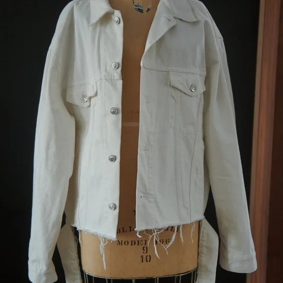 Balenciaga White Denim Jacket Size 38 (M) Logo Buttons andEmbroidery 2018